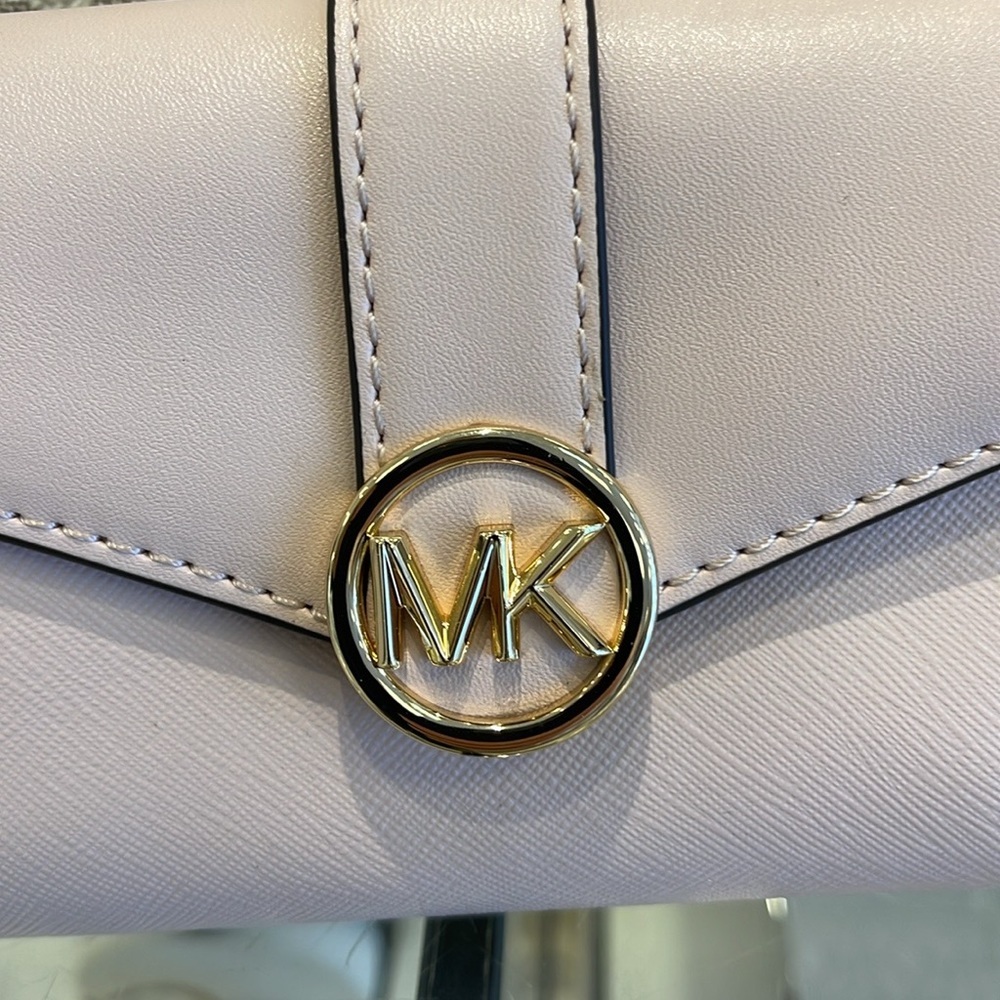 MICHAEL KORS
Carmen Medium Faux Leather Wallet
Powder Blush
NWT - Picture 15 of 16
